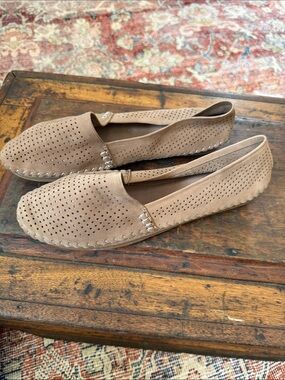 Adam Tucker 8.5 Seaside women suede perforated flats NEW
